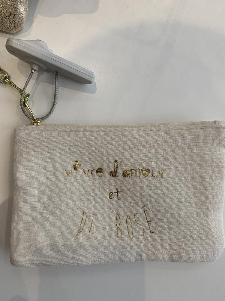 Pochette vivre d`amour et de rosé, .