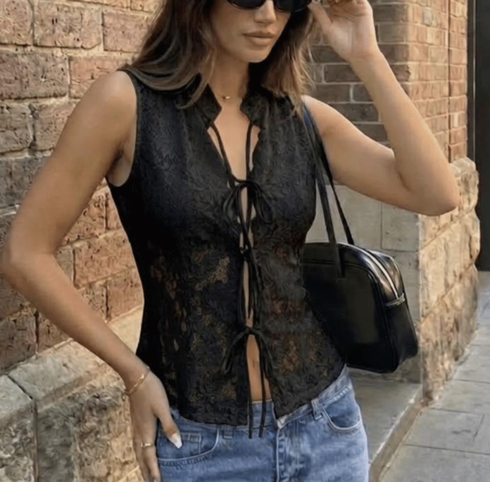 Acheter en ligne Tops Top Mei à nouer dentelle noir Tops Top Mei à nouer dentelle noir